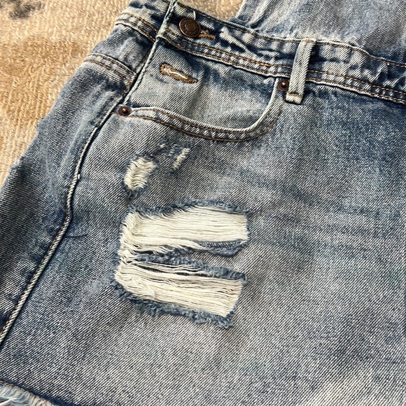 Forever 21 Overall Jean Shorts with Frays at Bottom Size 29 - Picture 10 of 13